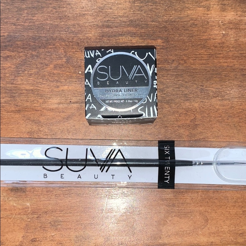 Eye liner with brush